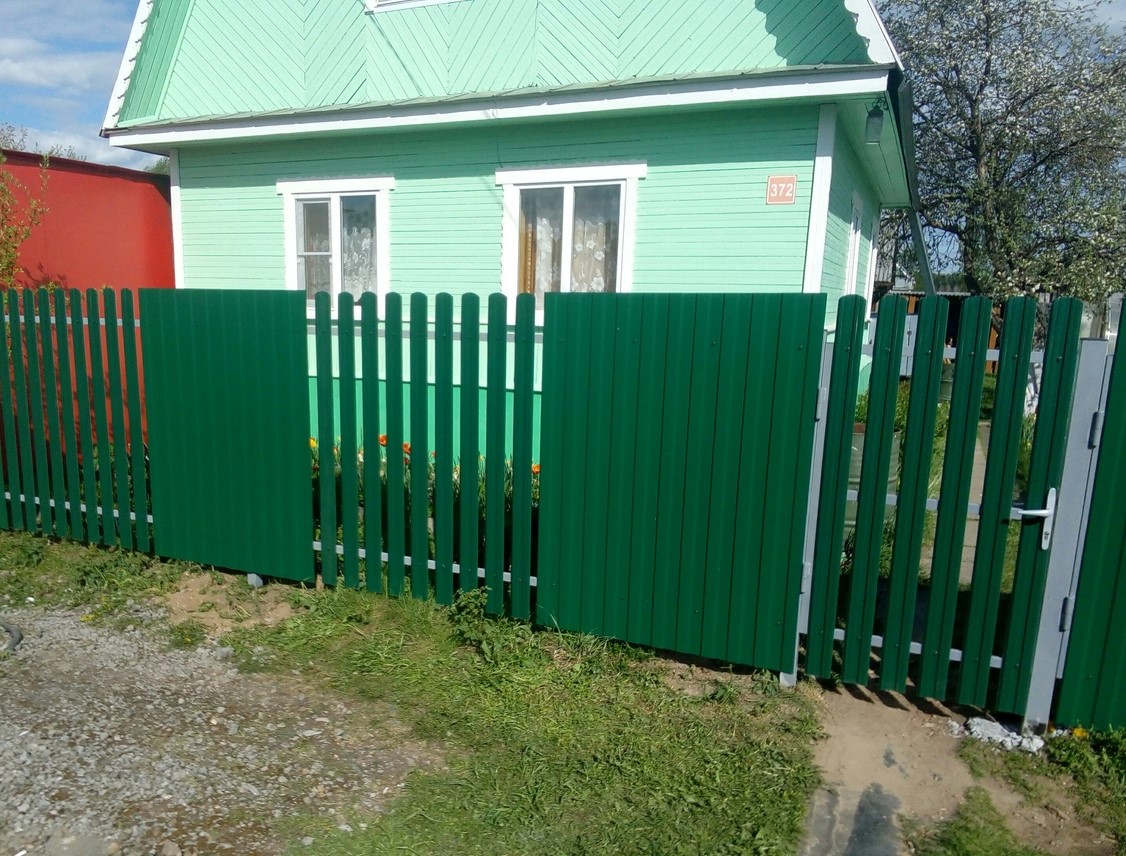 забор комбинированный из профнастила и штакетника